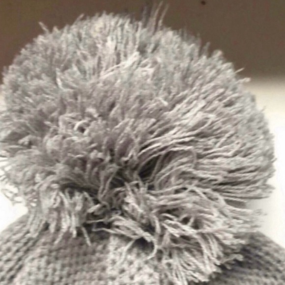 New Calvin Klein Hat Women’s Gray Lined Knit Winter Casual Beanie Hat With Pom main image 9